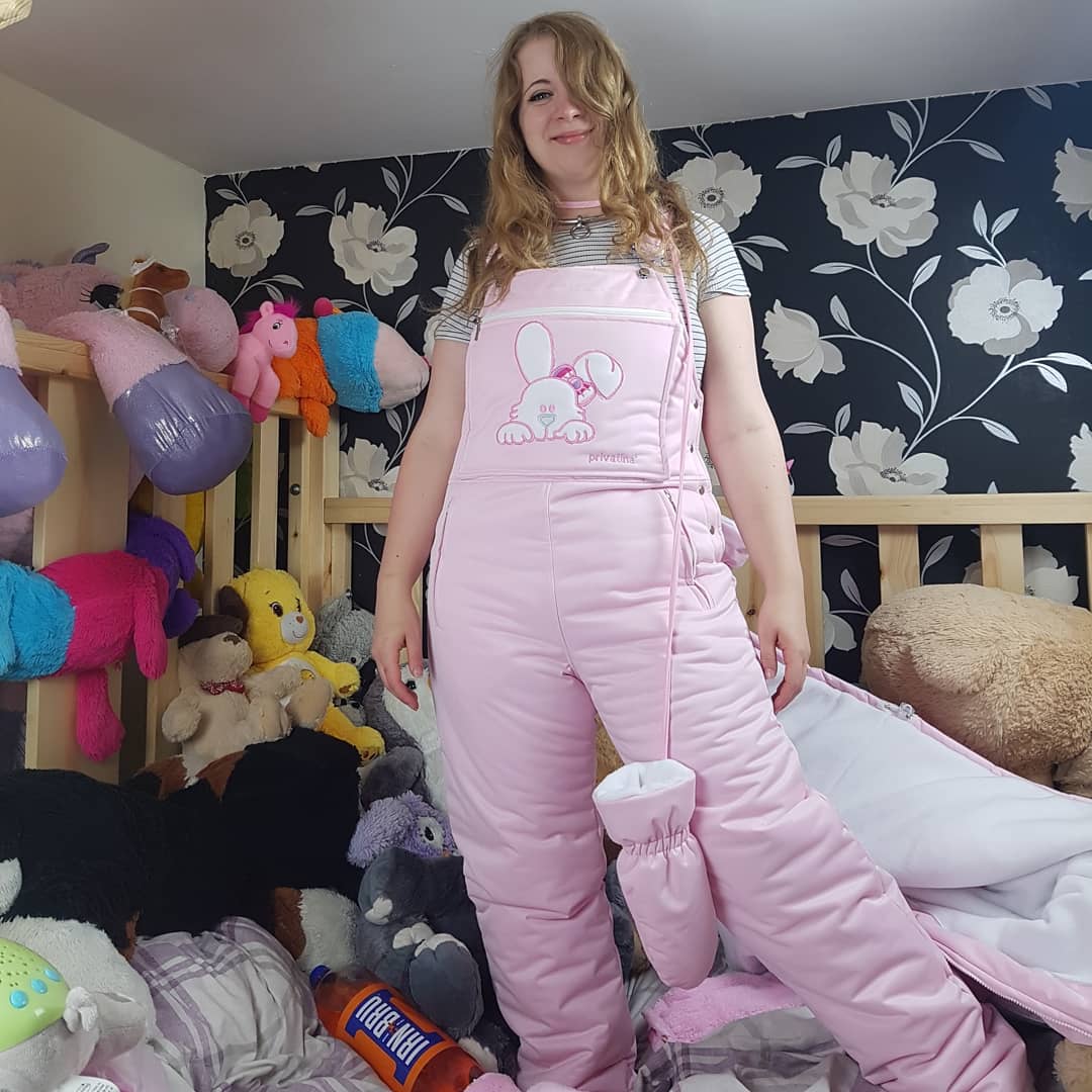 Women In Diapers Porn gigi dior my friends hot mom massive bouncing titties