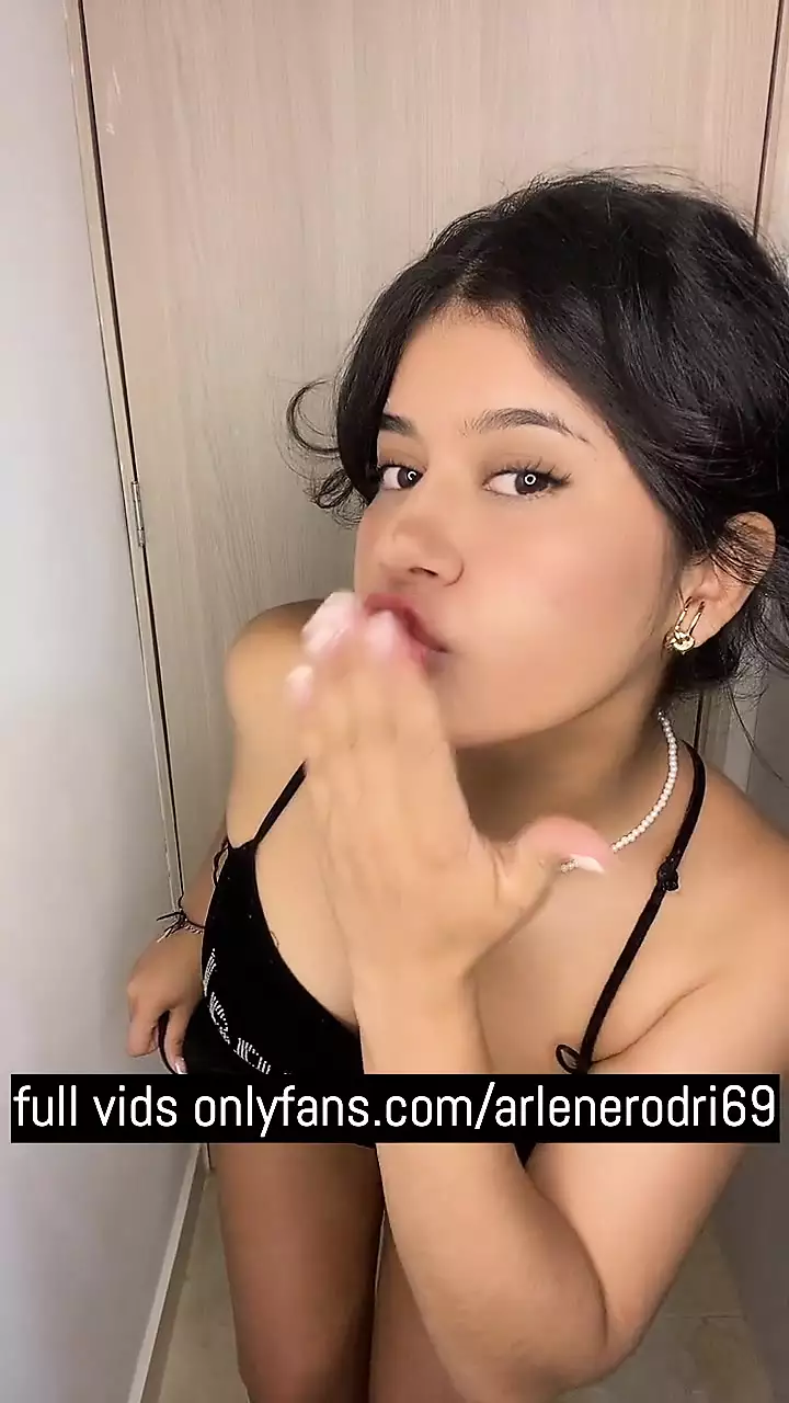 Hot Latina Strip big natural tits cream pie mature couple masterbate