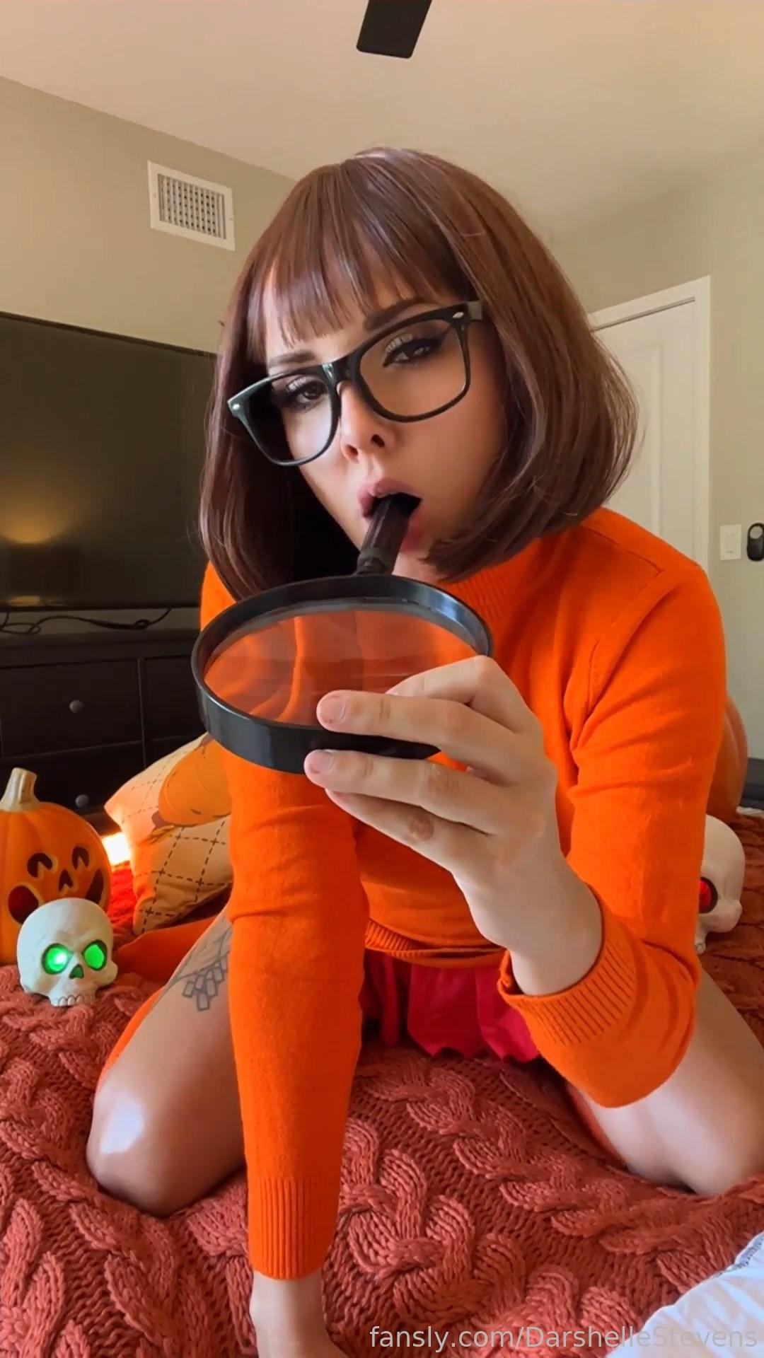 dana semprini recommends darshelle stevens velma az aza add darshelle stevens velma photo