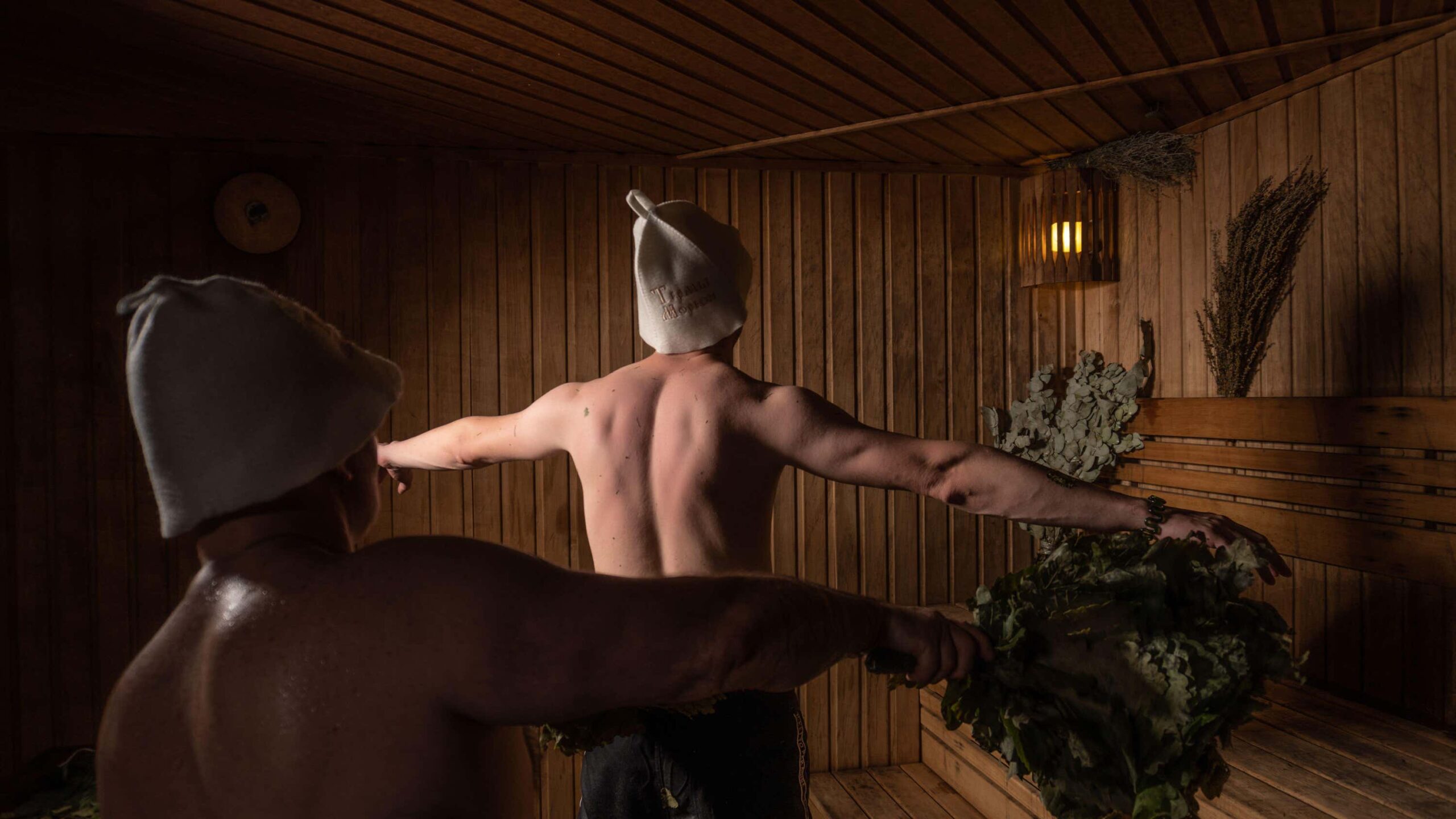 amanda macinnis recommends Sandra scream lesbian bob di add naked men in a sauna photo